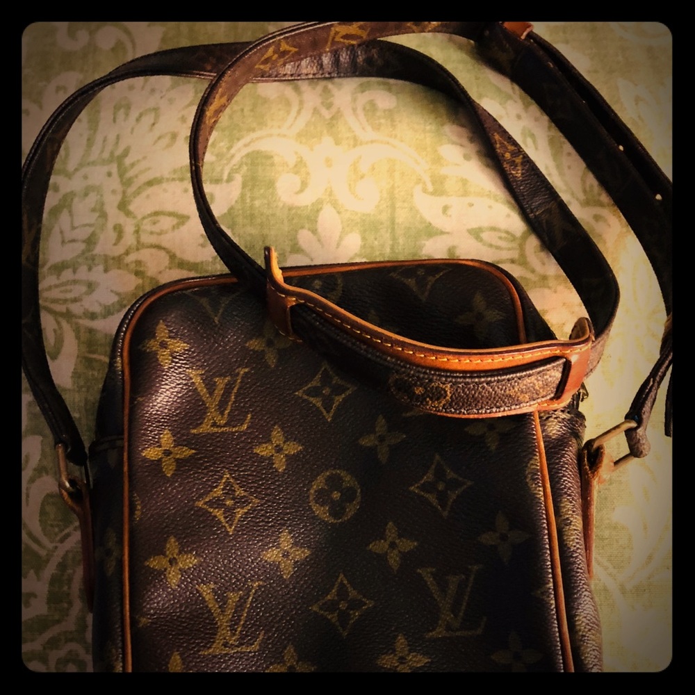 Crossbody LV